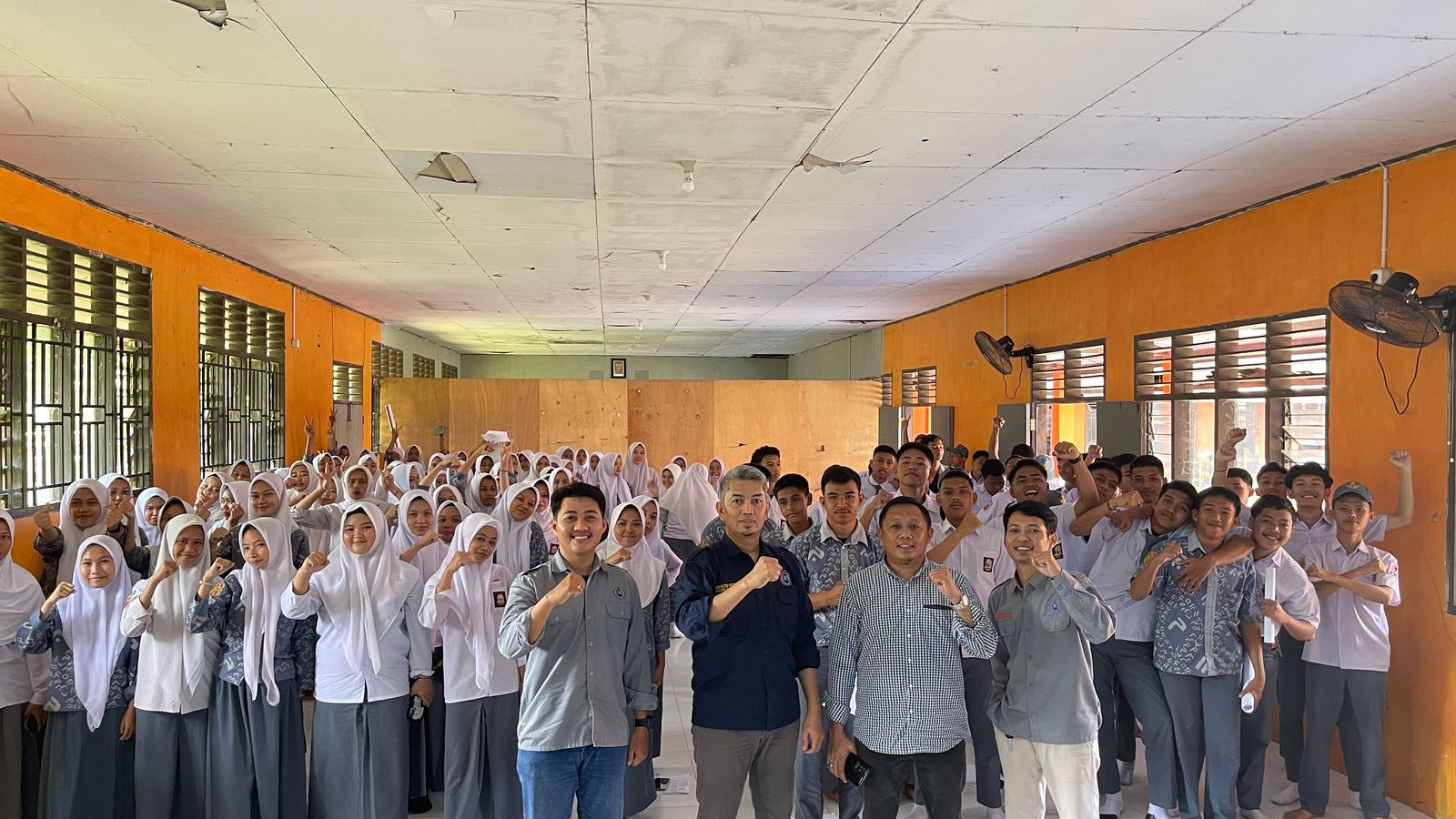 Sosialisasi Kehutanan di Sekolah Sekolah Makassar