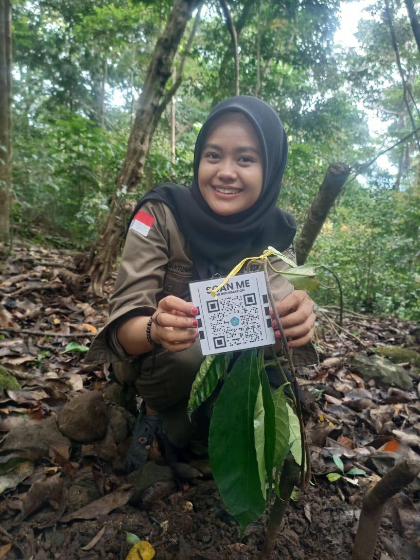 Penanaman Pohon dan Pemasangan Barcode