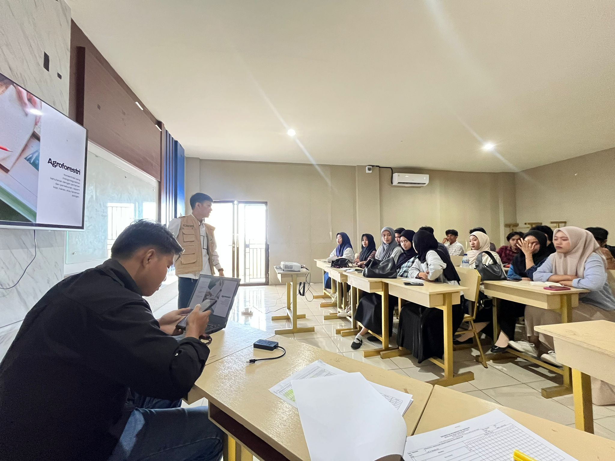 Kejar Percepatan Penyelesaian Studi, Prodi Kehutanan Selenggarakan Pembekalan Akademik