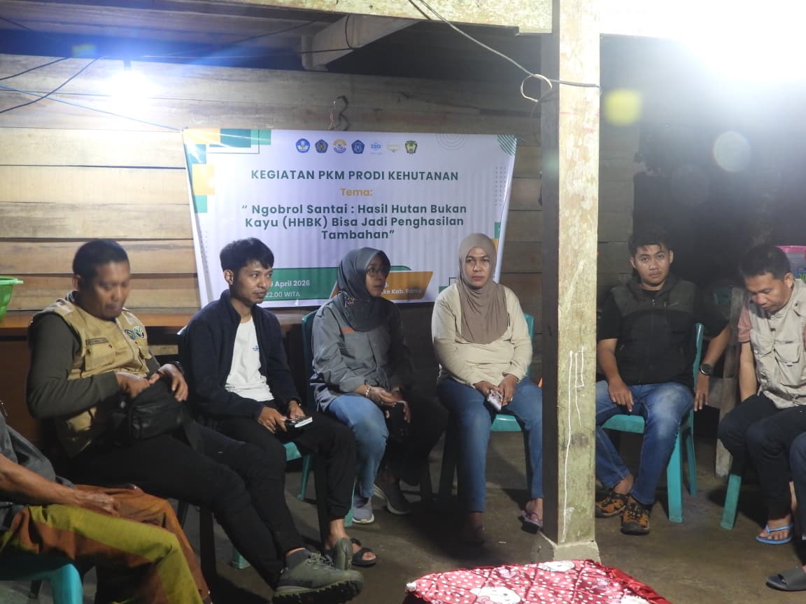 Dosen dan Mahasiswa Kehutanan Unismuh Gelar Diskusi HHBK Bersama Masyarakat Dusun Kading
